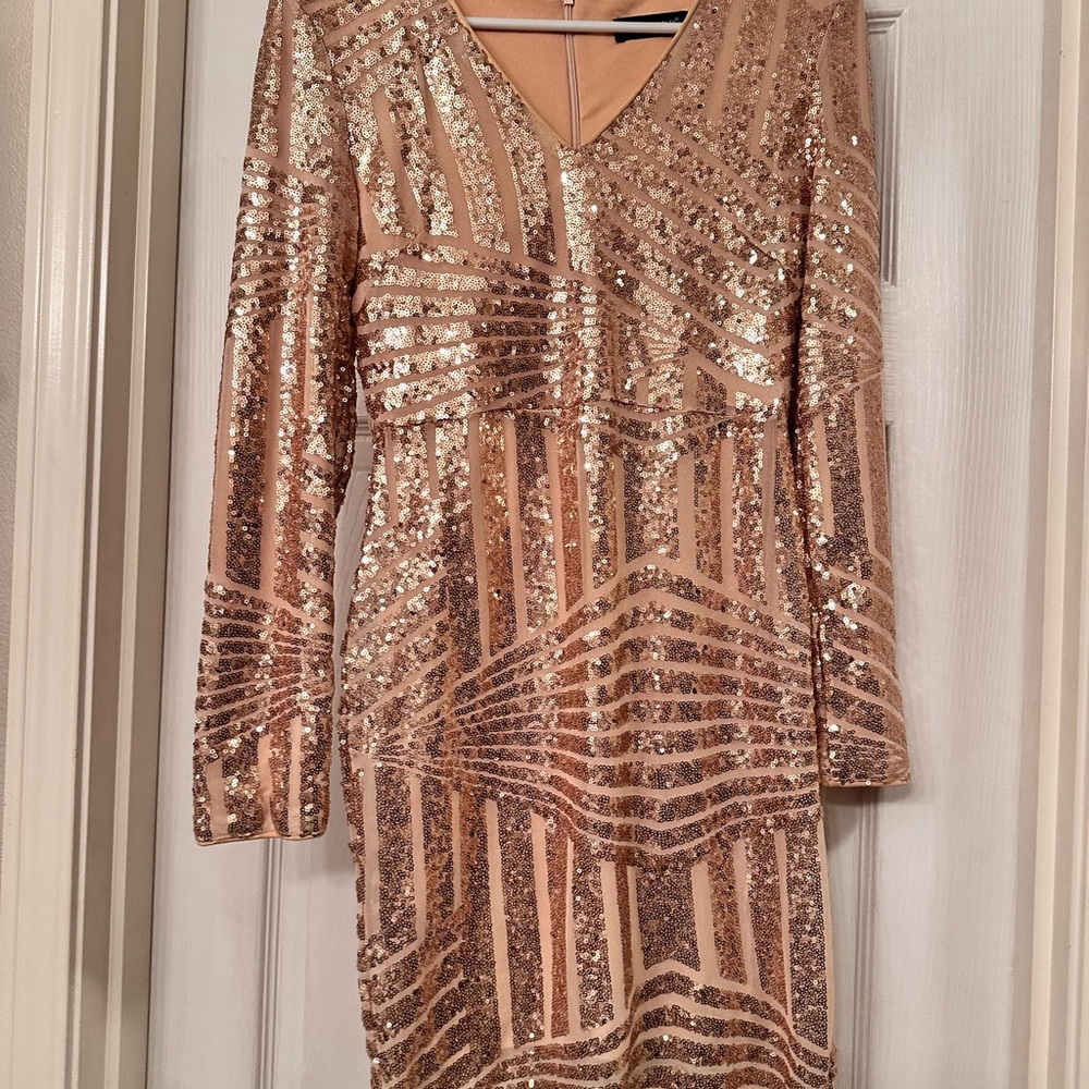 Elegant Sequin Dress in Gold